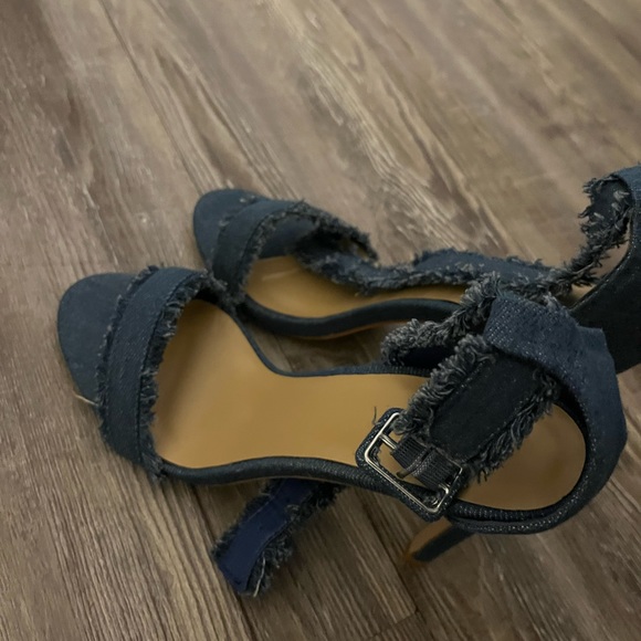 Cute Blue jean heels slightly worn size 6.5 - Picture 3 of 3